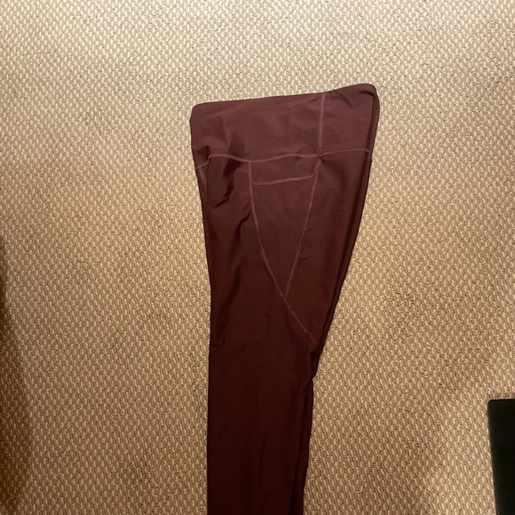 Burgundy Old Navy Active 7/8 Leggings - Picture 3 of 4